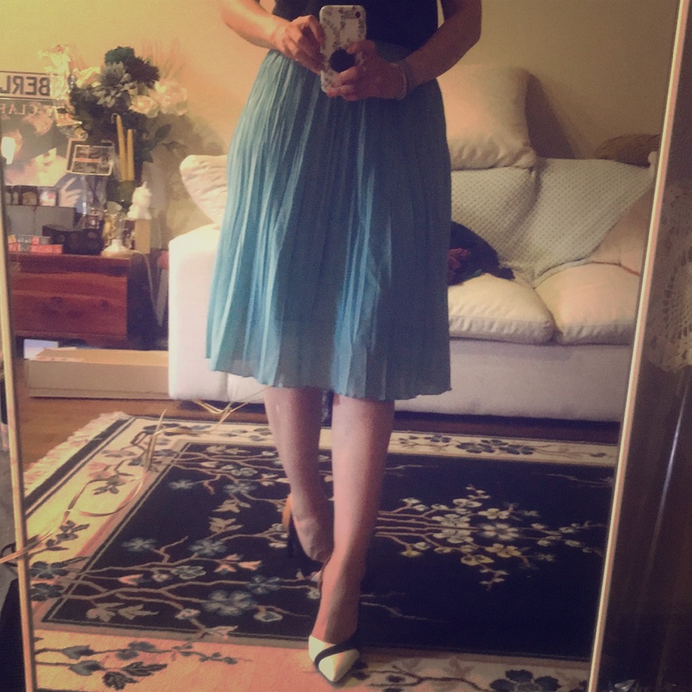 Sky blue plated skirt